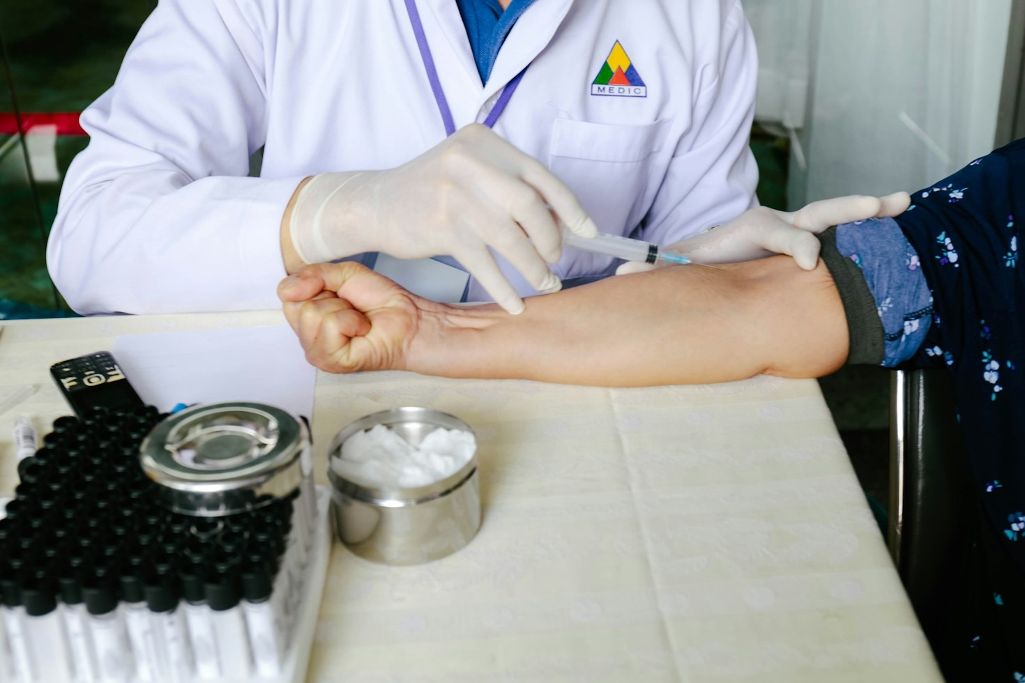 How Mobile Clinics Ensure Safe and Accurate Sample Handling